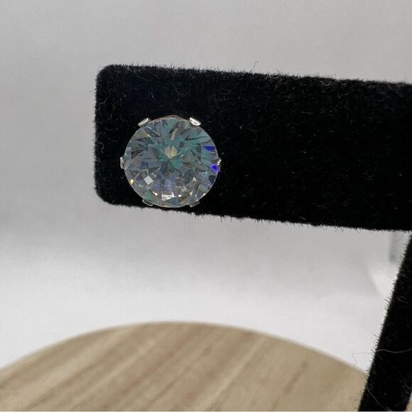 Dazzling sparkly crystal rhinestone post earrings - Picture 3 of 7